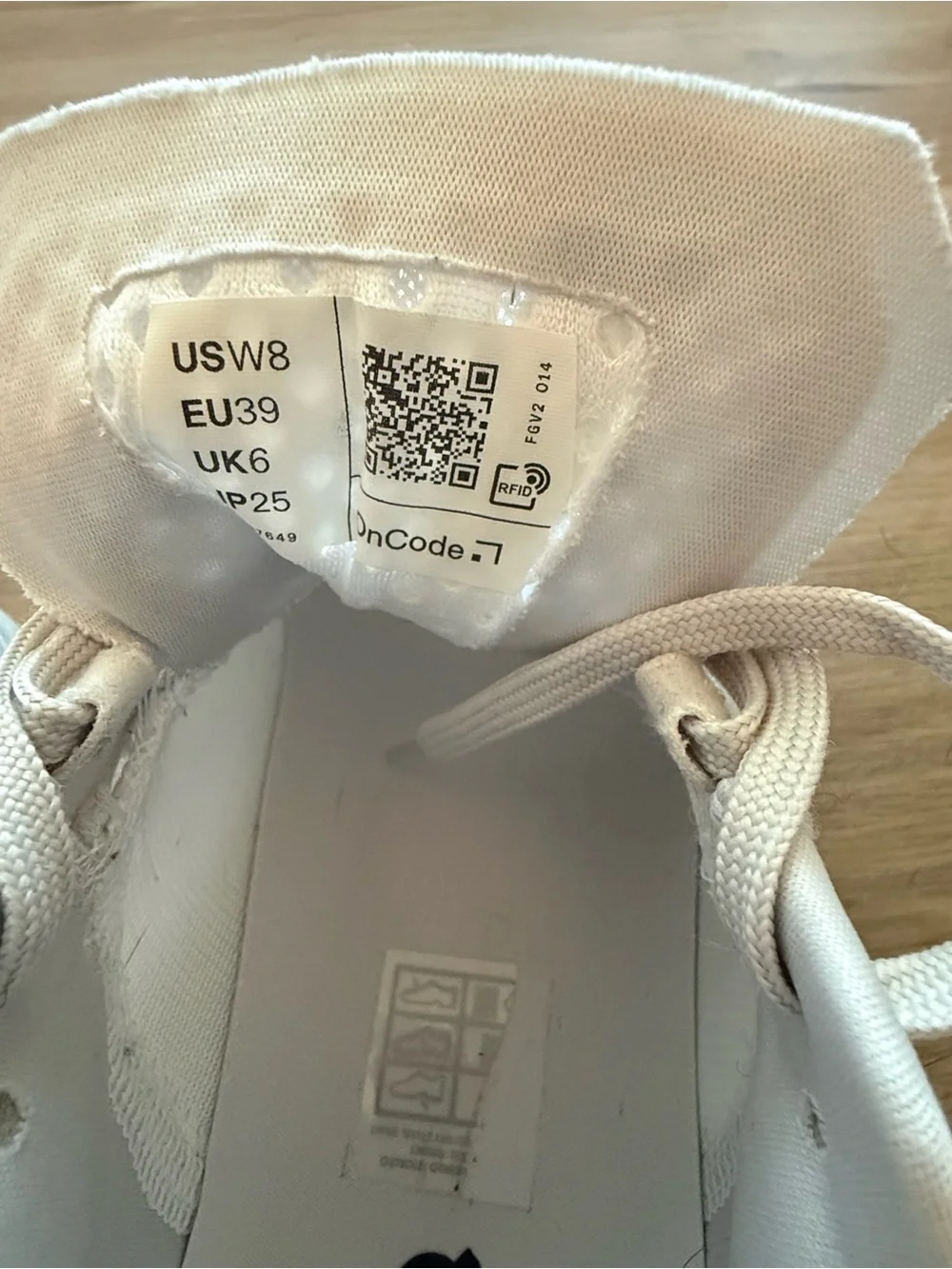 On Running White Womens Size 8